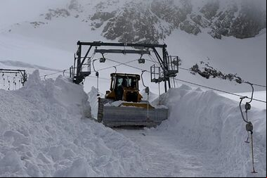 Stelvio abre su temporada de esquí con mucha nieve y su forfait de madrugada