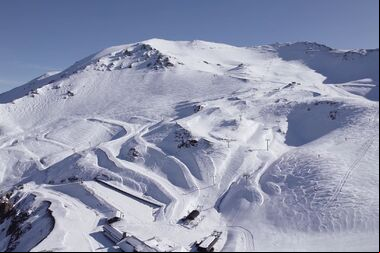 Mt. Hutt ya prepara sus pistas de esquí gracias a un nevazo adelantado