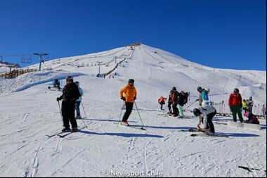 Entretenido día de ski en El Colorado