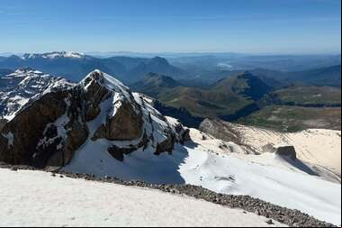 Muchísima nieve en el Pirineo: advierten del riesgo en Monte Perdido y el Aneto