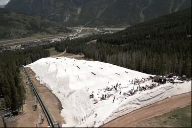 Abre el Woodward Copper con toneladas de nieve guardadas del invierno